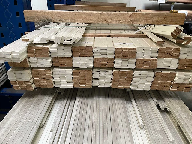 Verduurzaamde naaldhout glaslatten (opdeklat) gegrond 13x37mm, lengte 300cm (456x) - afbeelding 3 van  4
