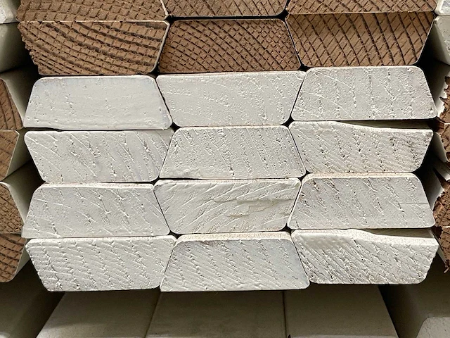 Verduurzaamde naaldhout glaslatten (opdeklat) gegrond 13x37mm, lengte 300cm (456x) - afbeelding 4 van  4