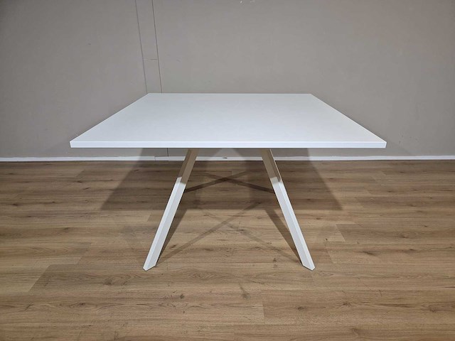 Vergader - kantoor - tafel - afbeelding 1 van  6