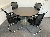 Vergaderstoelen en tafel (4x)