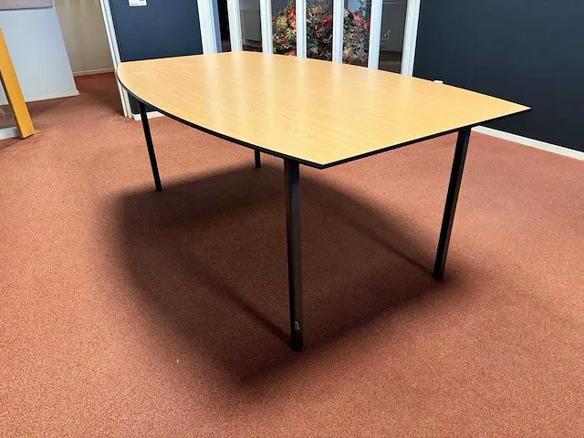 Vergadertafel, bureau en bureaustoel - afbeelding 1 van  5