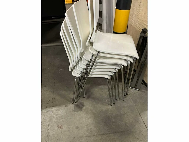 Vergadertafel en 8 stapelstoelen - afbeelding 4 van  6