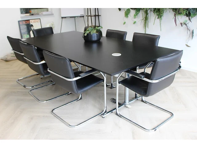 Vergadertafel met 10 sledestoelen, kunstleder gestoffeerd. let op: meerdere stoelen met diverse lichte besc... - afbeelding 1 van  3