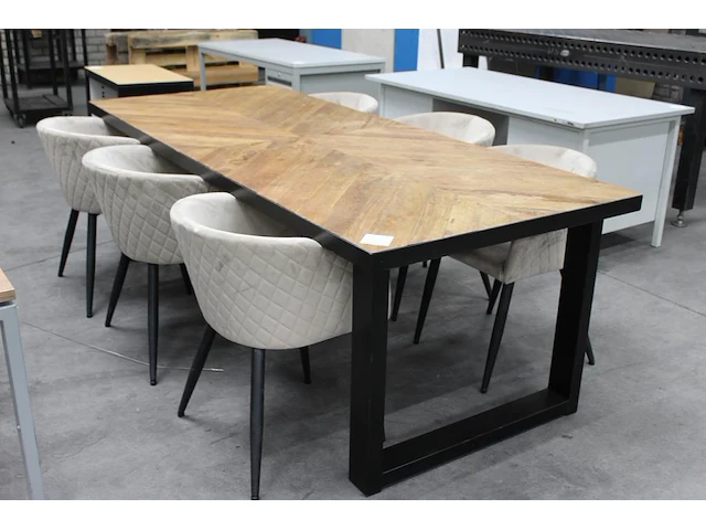 Vergadertafel met metalen onderstel en houten inleg en 6 gestoffeerde kuipstoelen. afmeting 240 x 100 x 78 cm. - afbeelding 1 van  3