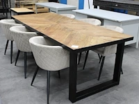 Vergadertafel met metalen onderstel en houten inleg en 6 gestoffeerde kuipstoelen. afmeting 240 x 100 x 78 cm. - afbeelding 1 van  3