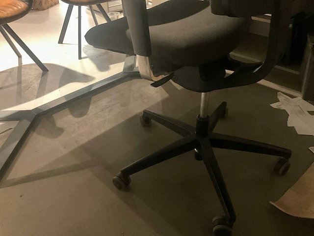 Vergadertafel met stoelen - afbeelding 4 van  6