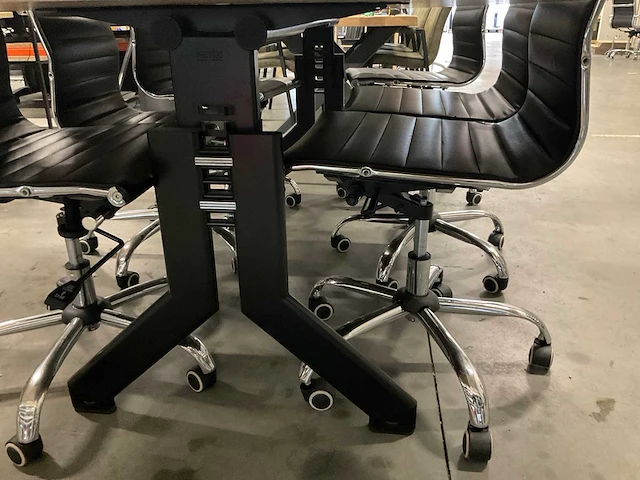 Vergadertafel met stoelen - afbeelding 2 van  4