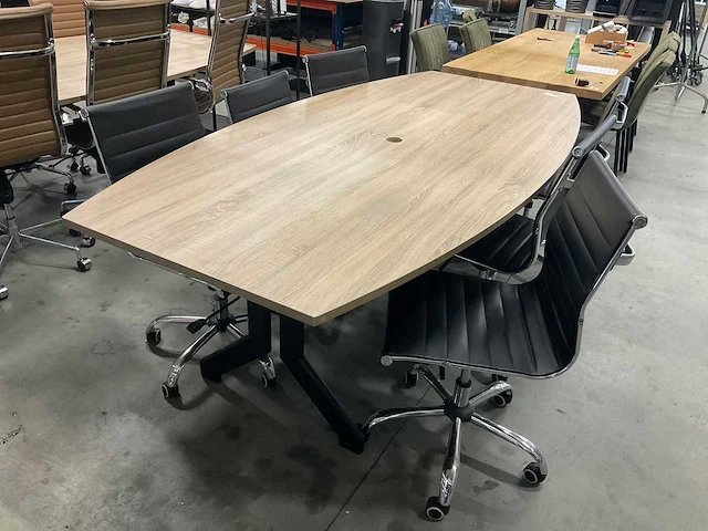 Vergadertafel met stoelen - afbeelding 3 van  4