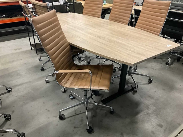 Vergadertafel met stoelen - afbeelding 2 van  3