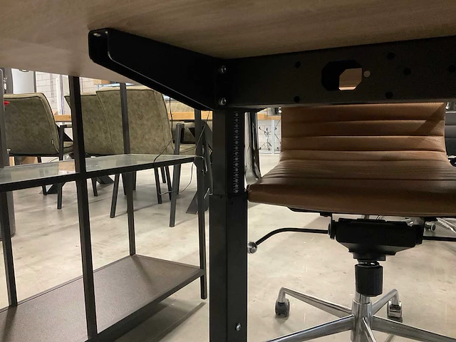 Vergadertafel met stoelen - afbeelding 3 van  3