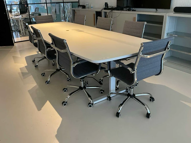 Vergadertafel met stoelen - afbeelding 1 van  8