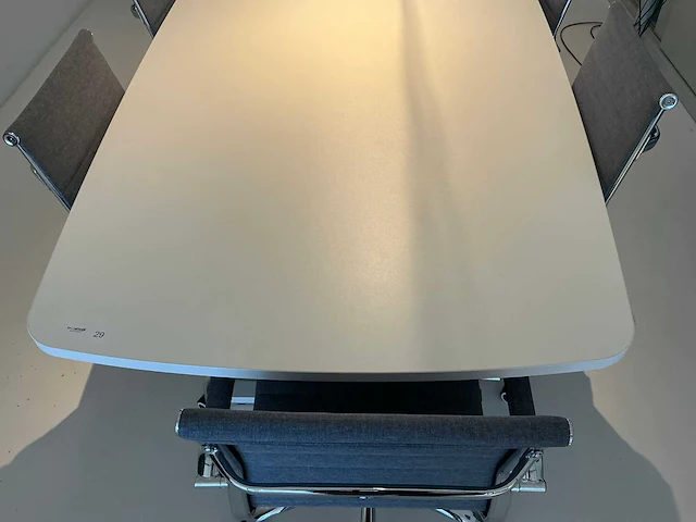 Vergadertafel met stoelen - afbeelding 3 van  8
