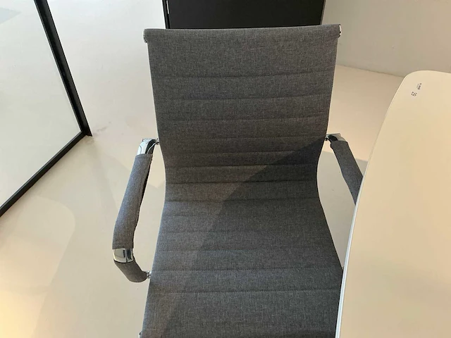 Vergadertafel met stoelen - afbeelding 6 van  8