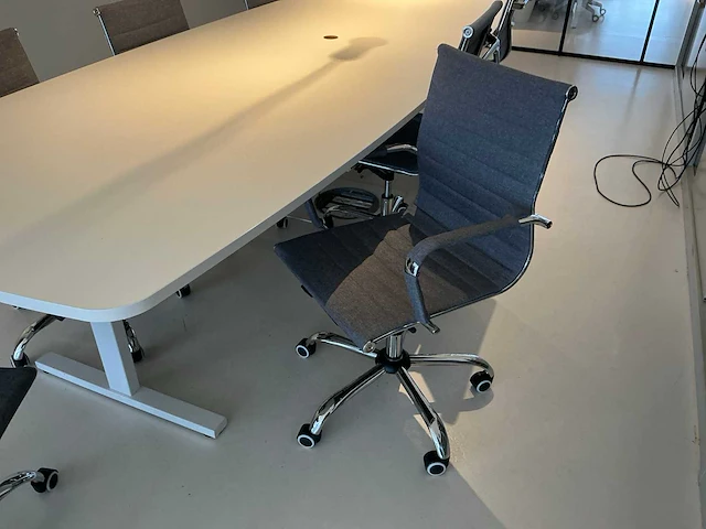 Vergadertafel met stoelen - afbeelding 7 van  8