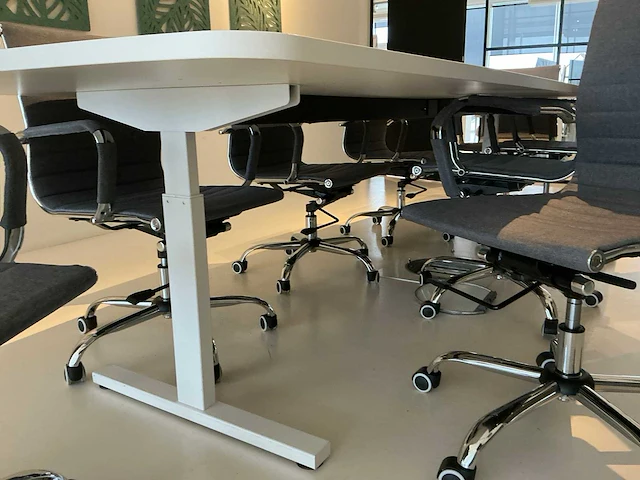 Vergadertafel met stoelen - afbeelding 8 van  8