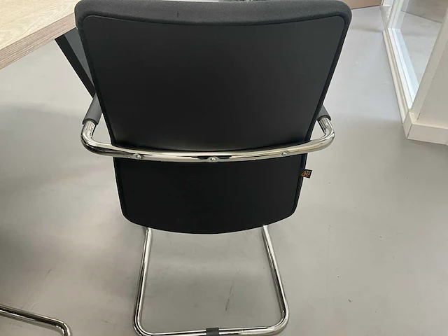 Vergadertafel met stoelen - afbeelding 7 van  8