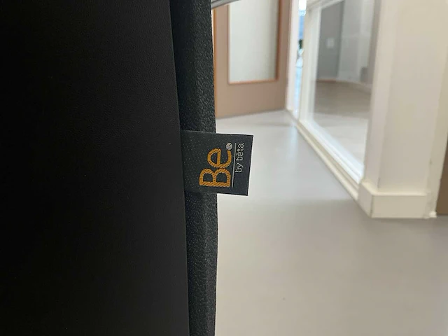 Vergadertafel met stoelen - afbeelding 8 van  8