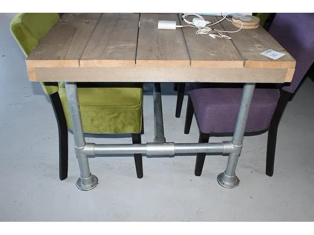 Vergadertafel met tien gestoffeerde houten stoelen. met metalen onderstel en houten blad 300 x 98 x 76 cm. - afbeelding 2 van  3
