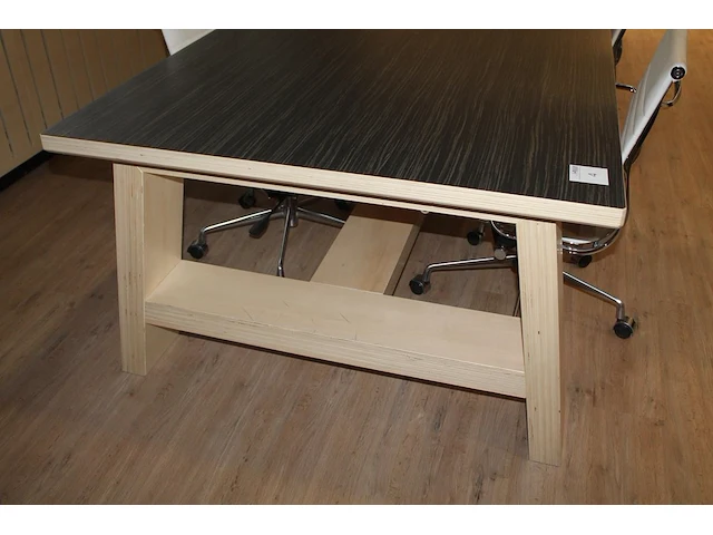 Vergadertafel met tien replica charles & eames verrijdbare stoelen. afmeting tafel 450 x 120 x 75 cm (in tw... - afbeelding 2 van  5
