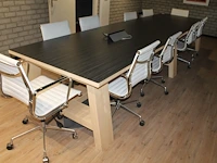 Vergadertafel met tien replica charles & eames verrijdbare stoelen. afmeting tafel 450 x 120 x 75 cm (in tw... - afbeelding 5 van  5