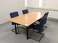 Vergadertafel met vier buisstalen stoelen blauw gestoffeerd. afmeting 200 x 100 x 73 cm. - afbeelding 1 van  3