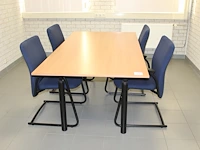 Vergadertafel met vier buisstalen stoelen blauw gestoffeerd. afmeting 200 x 100 x 73 cm. - afbeelding 2 van  3