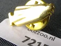 Vergulde knoopsgatbroche - afbeelding 1 van  3