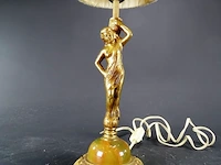 Vergulde vrouwenfiguur op onyx als lampvoet - afbeelding 2 van  5