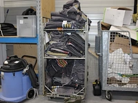 Verhuisdekens in rolcontainer. - afbeelding 1 van  2