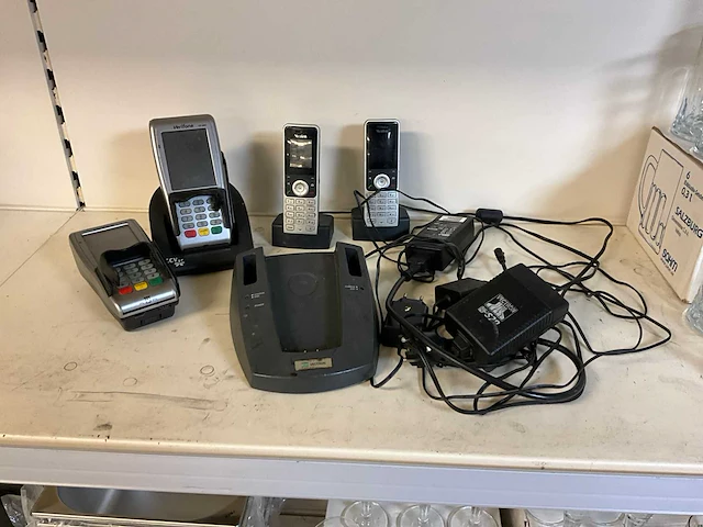 Verifone vx 680 pinautomaten en telefoons - afbeelding 1 van  6