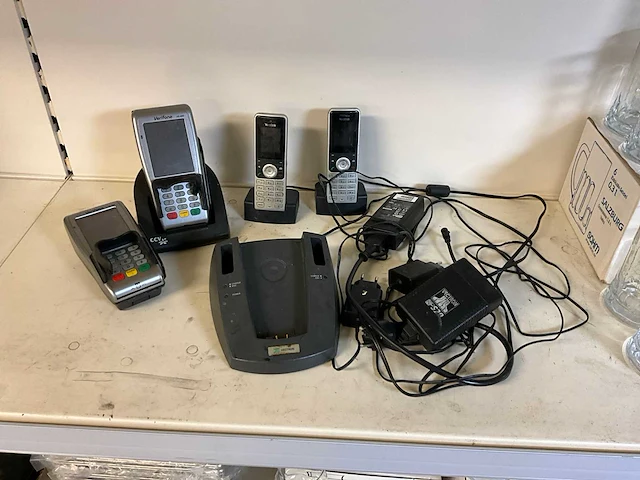 Verifone vx 680 pinautomaten en telefoons - afbeelding 2 van  6