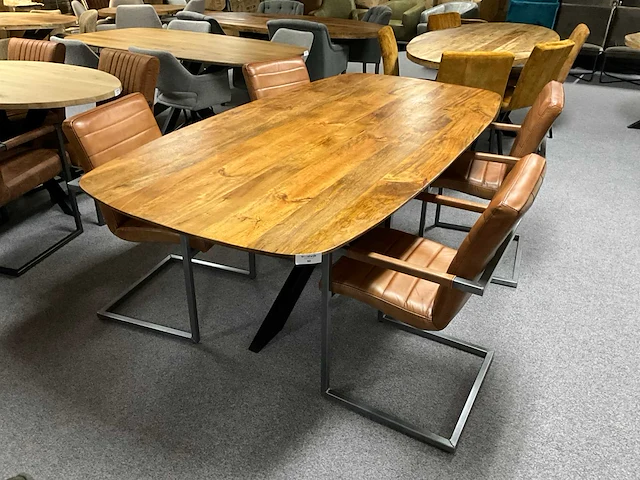 Verjongd deens ovaal eetkamertafel - afbeelding 1 van  8