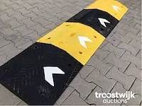 Verkeersdrempel verkeersheuvel
