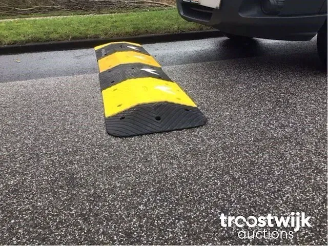 Verkeersdrempel verkeersheuvel - afbeelding 2 van  13
