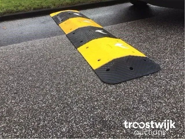 Verkeersdrempel verkeersheuvel - afbeelding 5 van  13