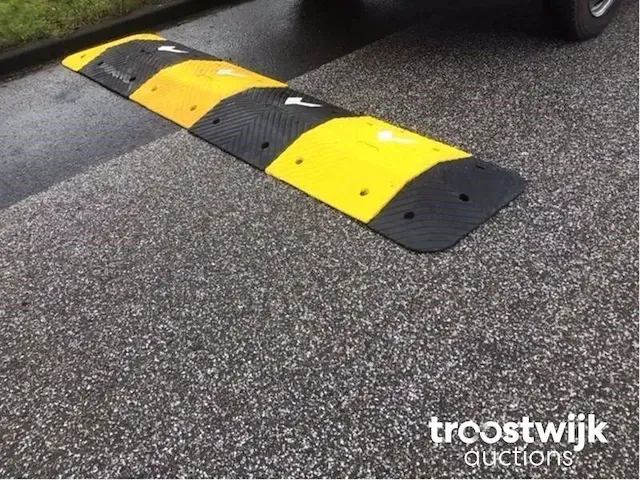 Verkeersdrempel verkeersheuvel - afbeelding 6 van  13