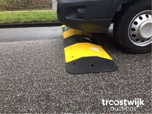 Verkeersdrempel verkeersheuvel - afbeelding 7 van  13