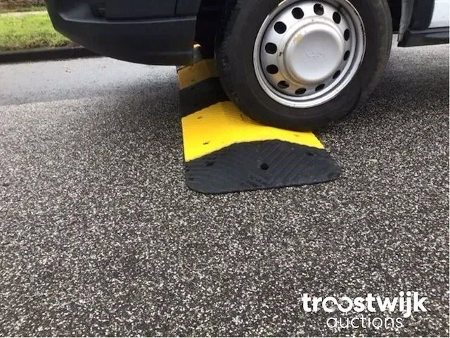 Verkeersdrempel verkeersheuvel - afbeelding 8 van  13