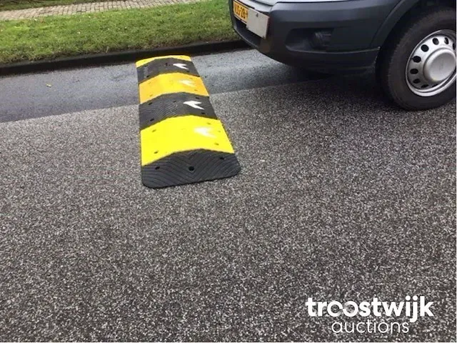 Verkeersdrempel verkeersheuvel - afbeelding 11 van  13