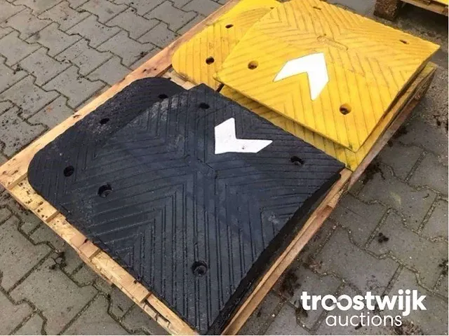 Verkeersdrempel verkeersheuvel - afbeelding 12 van  13