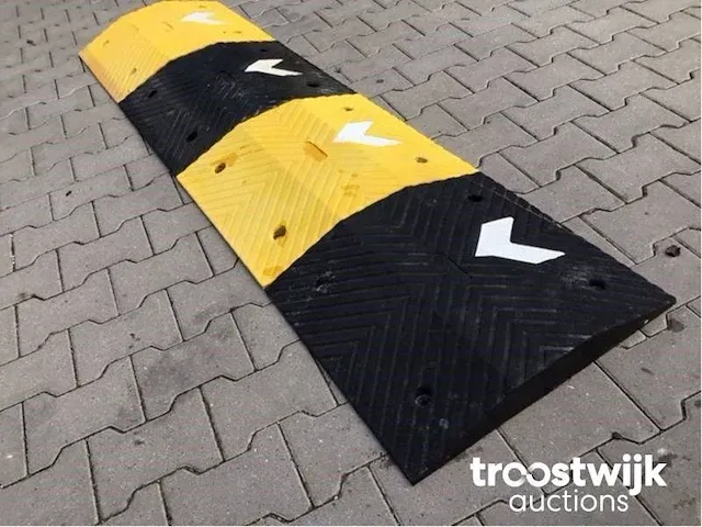 Verkeersdrempel verkeersheuvel - afbeelding 2 van  7