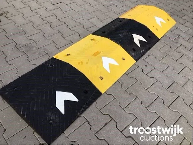 Verkeersdrempel verkeersheuvel - afbeelding 3 van  7