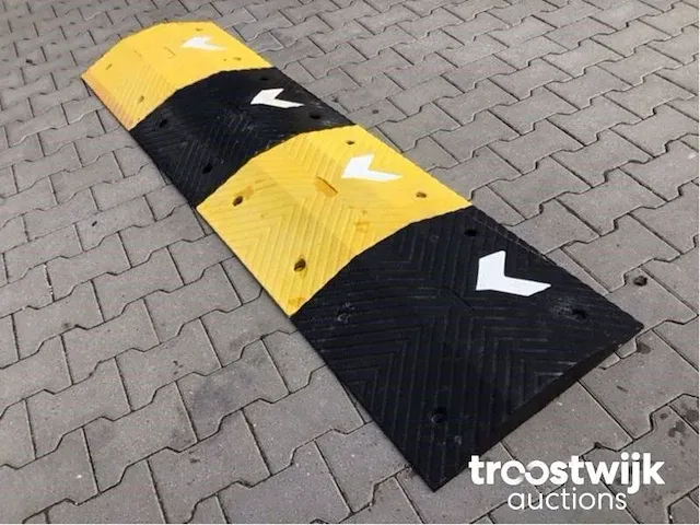 Verkeersdrempel verkeersheuvel - afbeelding 4 van  7