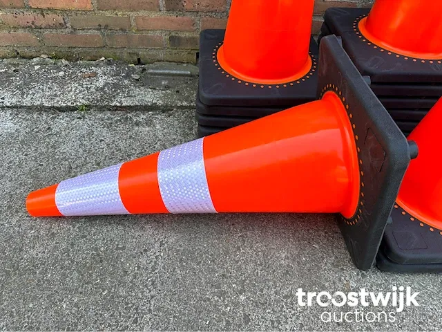 Verkeerskegel / verkeerspion - afbeelding 4 van  5