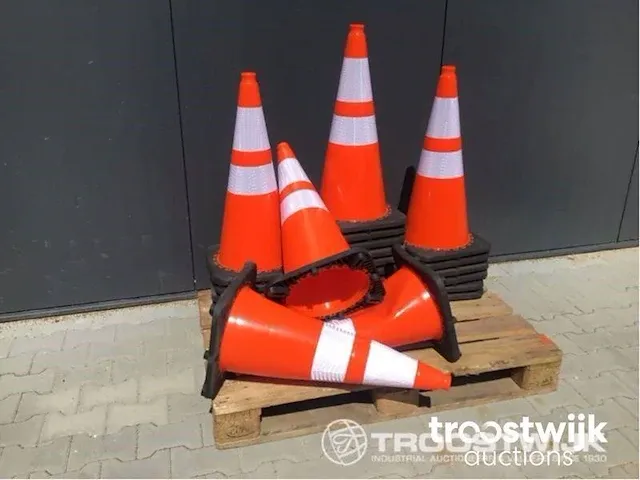 Verkeerskegel / verkeerspion - afbeelding 1 van  11