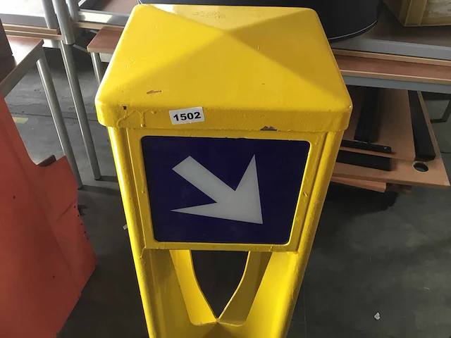 Verkeerspaal - afbeelding 1 van  3