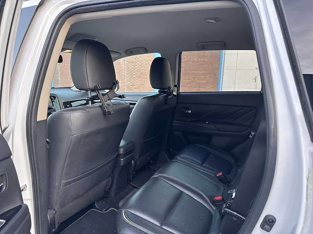 ***verkocht***mitsubishi outlander 2.0 phev instyle 2015 | hs-285-v - afbeelding 20 van  29