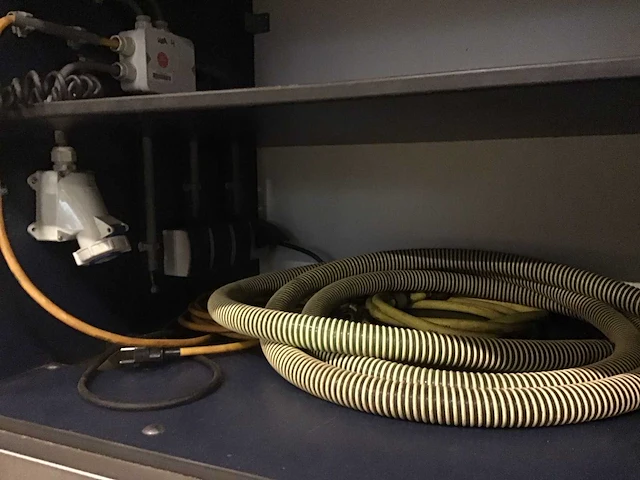 Verkoopkraam met waterkoeler en spoelbak - afbeelding 8 van  8