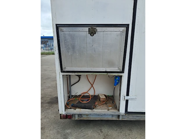 Verkoopwagen - snackwagen - foodtruck - afbeelding 21 van  41