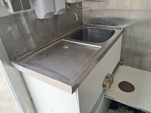 Verkoopwagen - snackwagen - foodtruck - afbeelding 26 van  41